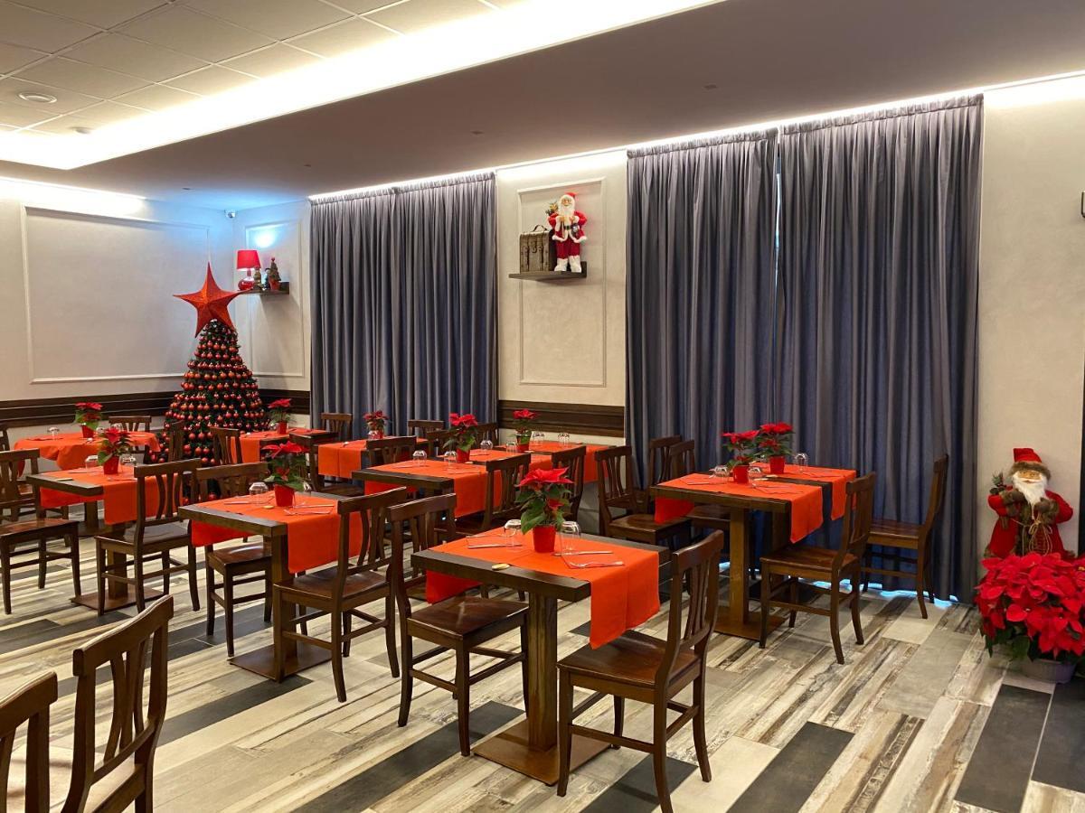 Ricaroka Hotel Albenga Kültér fotó